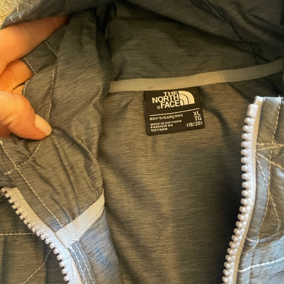 North face boys xl jacket -never worn - Picture 4 of 4